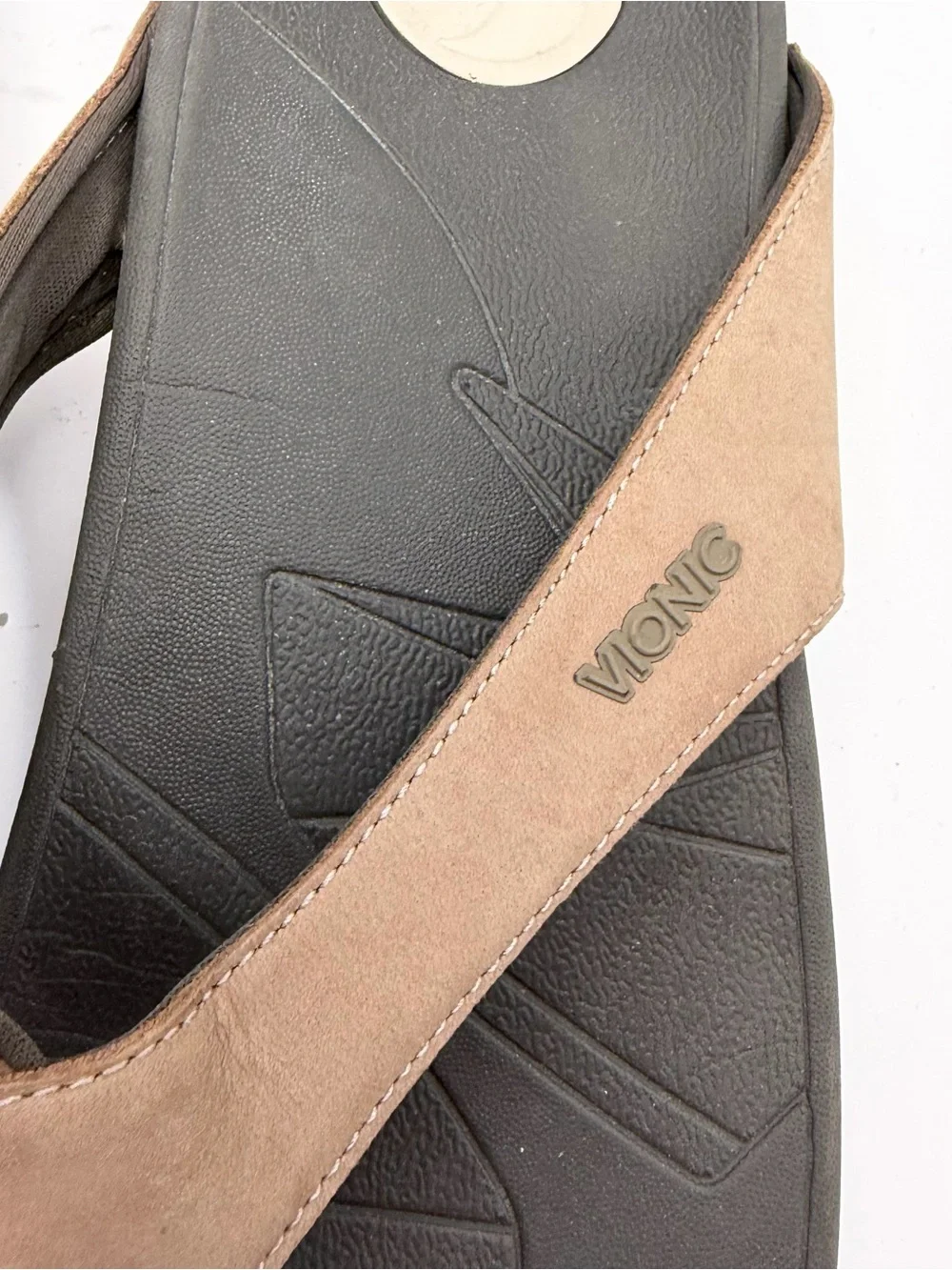 Vionic Men’s Leather Thong Flip Flop Sandals Brown Vibram Sole size 12